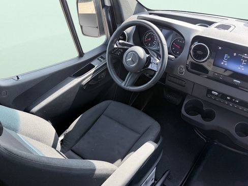 Used 2025 Mercedes-Benz Sprinter 2500 image 44