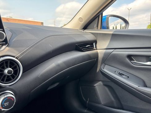 Used 2025 Nissan Sentra SV FWD image 32