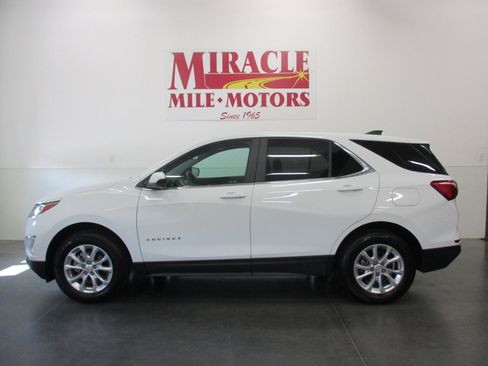 Used 2021 Chevrolet Equinox LT w/ Driver Convenience Package image 2