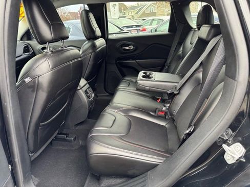 Used 2019 Jeep Cherokee Trailhawk w/ Cold Weather Group image 21