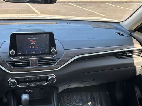 Used 2025 Nissan Altima 2.5 SV FWD image 36