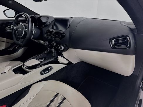 Used 2023 Aston Martin V8 Vantage Coupe image 9