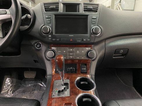 Used 2011 Toyota Highlander Limited AWD/4WD image 26