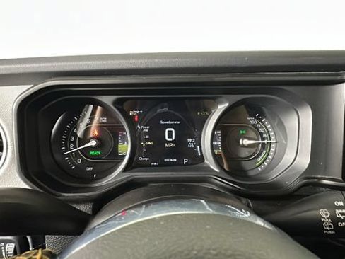 Used 2024 Jeep Wrangler Unlimited Sahara AWD/4WD image 16