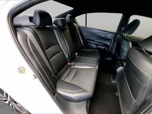 Used 2016 Honda Accord Sport image 17