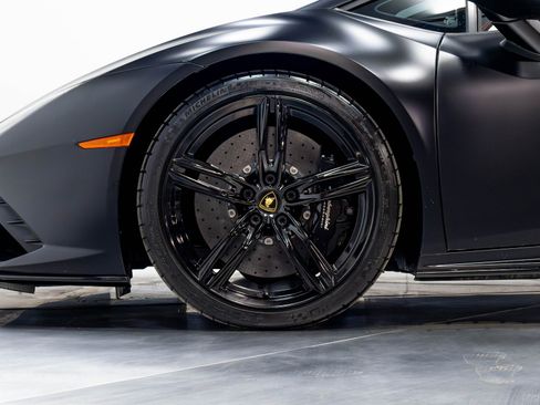 Used 2021 Lamborghini Huracan EVO RWD image 38