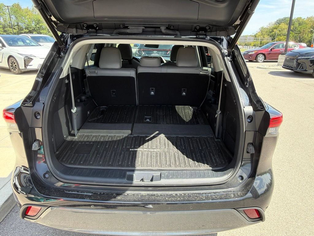 Used 2021 Toyota Highlander Limited AWD/4WD image 30