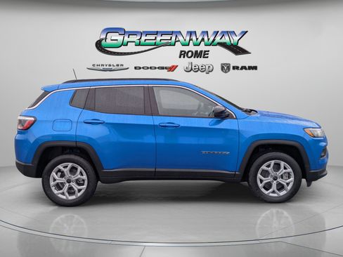 Used 2025 Jeep Compass Latitude AWD/4WD image 7