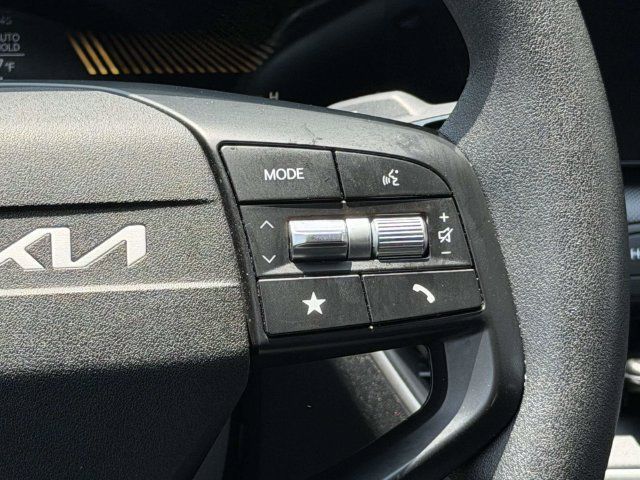 Used 2025 Kia K4 FWD image 23