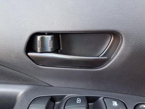 New 2025 Nissan Kicks Play S image 17