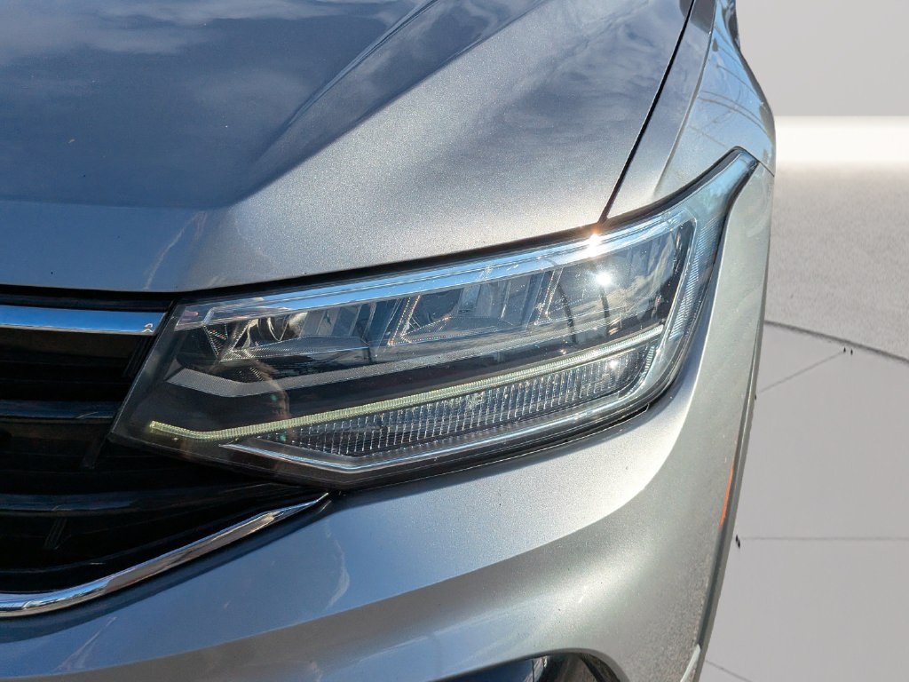 Certified 2023 Volkswagen Tiguan SE R-Line FWD image 7