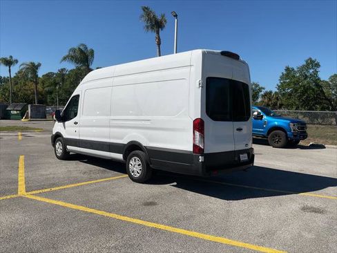 Used 2022 Ford E-Transit 148 High Roof Extended image 7