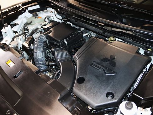 Used 2024 Mitsubishi Outlander 4WD Plug-In Hybrid image 82