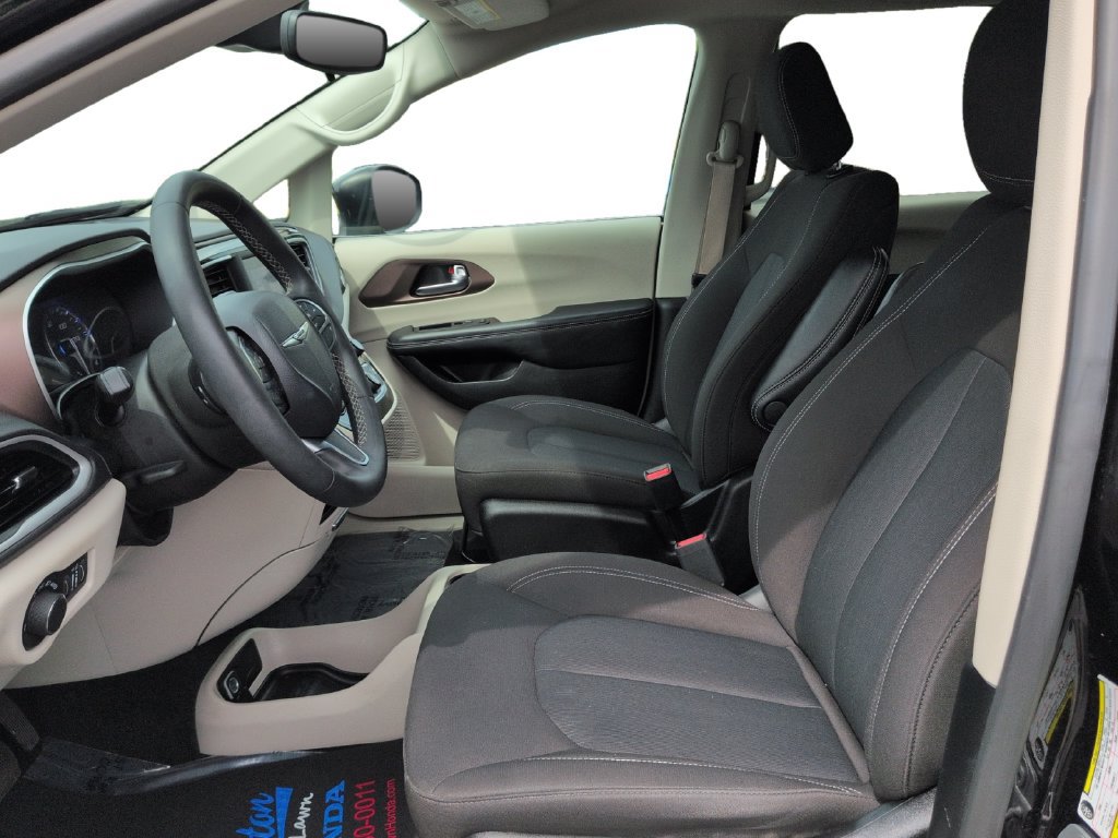 Used 2024 Chrysler Voyager LX FWD image 21