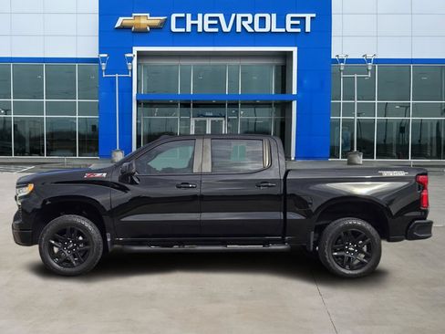 Used 2024 Chevrolet Silverado 1500 LT Trail Boss w/ Convenience Package II AWD/4WD image 3