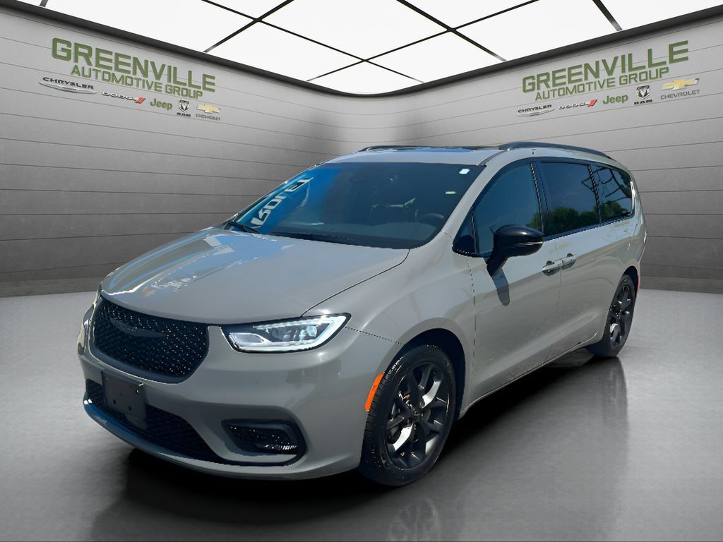 Used 2025 Chrysler Pacifica Limited FWD image 1