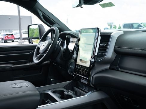 New 2026 RAM 3500 Laramie AWD/4WD image 39