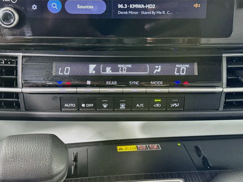 Certified 2025 Toyota Sienna LE FWD image 15