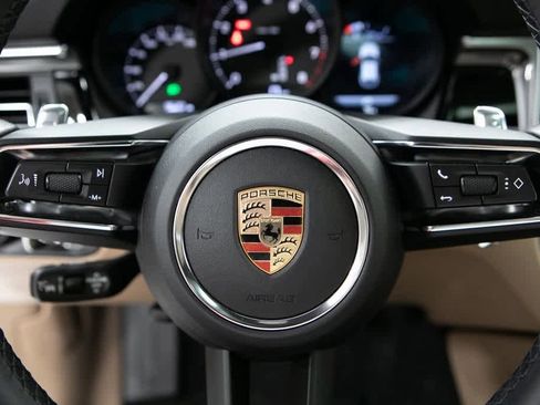 Certified 2023 Porsche Macan image 14