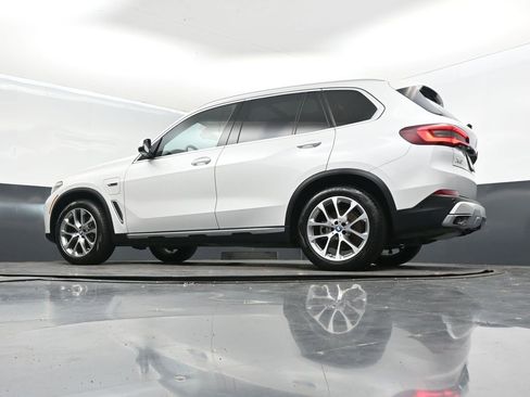 Certified 2022 BMW X5 xDrive45e w/ Premium Package image 43