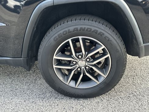 Used 2017 Jeep Grand Cherokee Limited AWD/4WD image 19