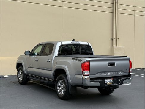 Used 2016 Toyota Tacoma SR5 w/ SR5 Appearance Package (SN) image 5