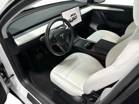Certified 2023 Tesla Model Y Long Range AWD/4WD image 9