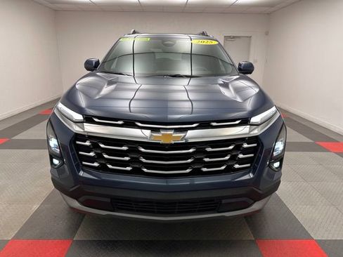 Used 2025 Chevrolet Equinox LT w/ Convenience Package II image 2