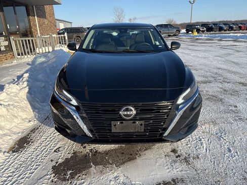 Used 2024 Nissan Altima 2.5 SV image 4