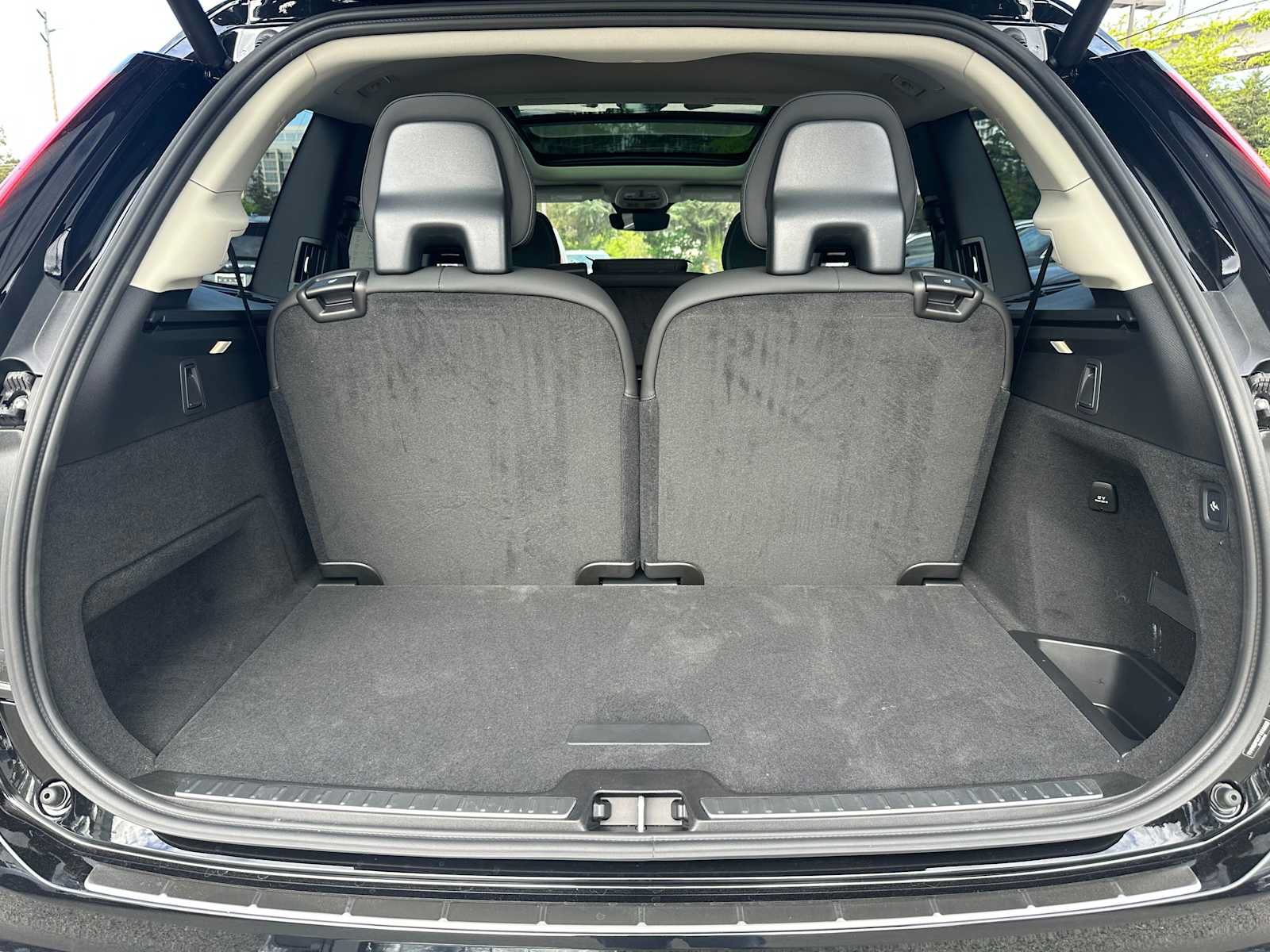 New 2026 Volvo XC90 T8 Plus w/ Protection Package AWD/4WD image 14