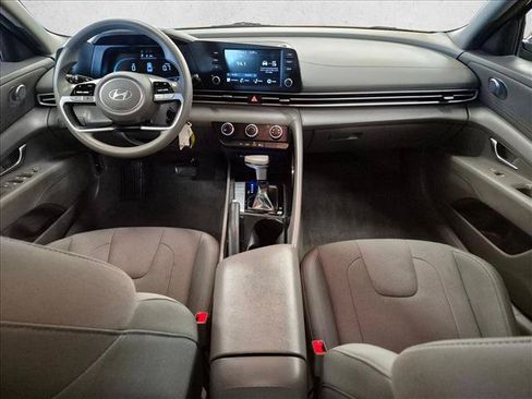 Used 2025 Hyundai Elantra SE FWD image 18