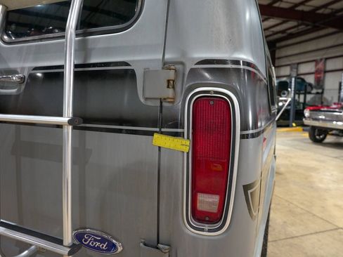 Used 1987 Ford E-150 and Econoline 150 RWD image 37