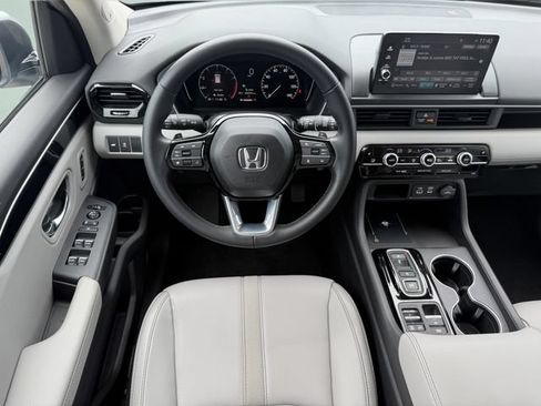 Used 2023 Honda Pilot Touring image 19