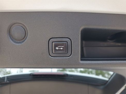 Used 2020 Chevrolet Equinox Premier image 8