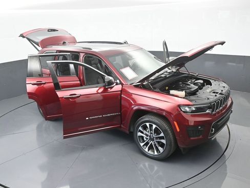 Used 2023 Jeep Grand Cherokee Overland w/ Luxury Tech Group IV image 75