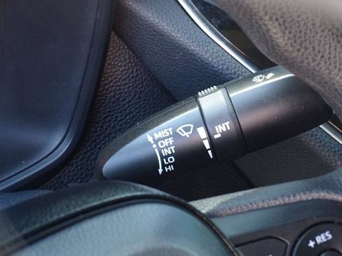 Used 2021 Toyota Corolla LE FWD image 27