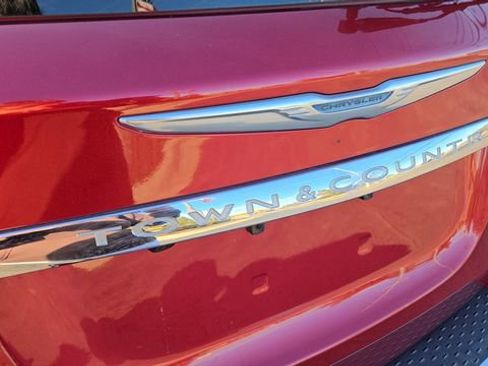 Certified 2016 Chrysler Town & Country Touring-L w/ Driver Convenience Group image 23