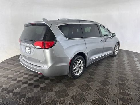 Used 2018 Chrysler Pacifica Limited FWD image 7