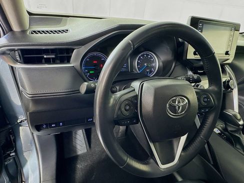 Used 2022 Toyota Venza LE image 11