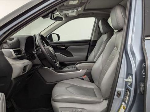 Used 2021 Toyota Highlander XLE image 14