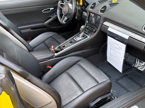 Used 2021 Porsche 718 Boxster S image 35