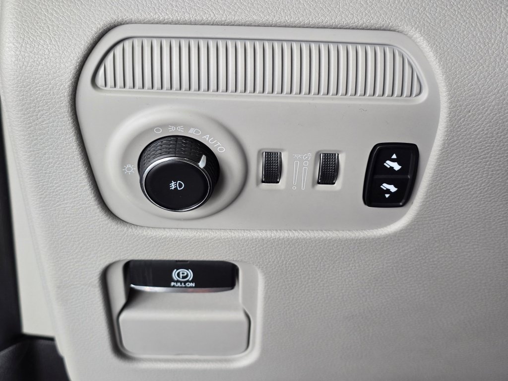 Used 2023 Jeep Grand Wagoneer 4WD image 23