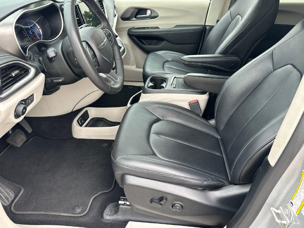 Used 2024 Chrysler Pacifica Limited FWD image 9