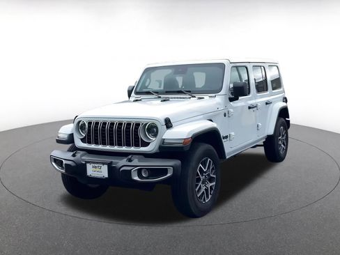 Used 2025 Jeep Wrangler Sahara image 7