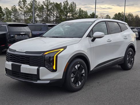 New 2026 Kia Sportage LX image 3