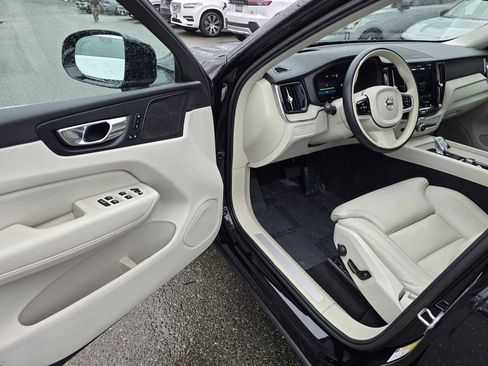 Certified 2023 Volvo XC60 B5 Ultimate w/ Climate Package image 19