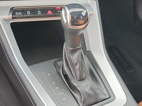 Used 2025 Audi Q3 2.0T Premium image 16