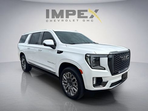 Used 2023 GMC Yukon XL Denali Ultimate AWD/4WD image 7