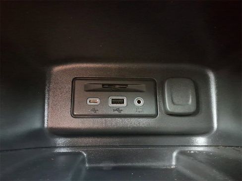 Used 2022 Chevrolet Equinox Premier image 13