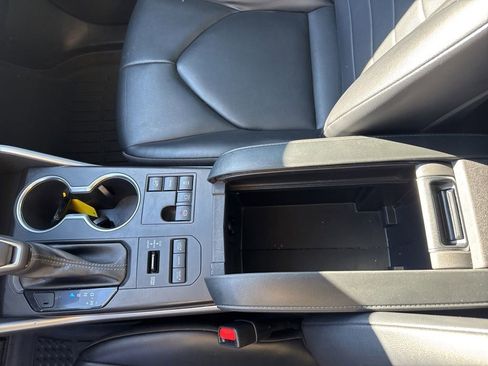 Used 2023 Toyota Highlander XLE image 24